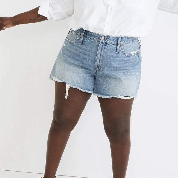 Madewell Pants - Madewell Plus Relaxed High Rise Raw Hem Denim Shorts Women’s Sz 16